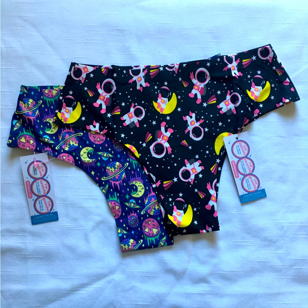 2 Pairs Seamless Cheeky Underwear